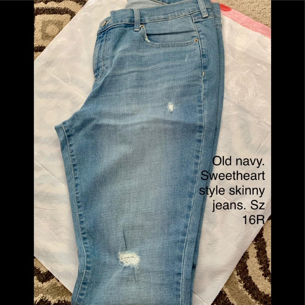 Sweetheart style skinny jeans. NWOT.